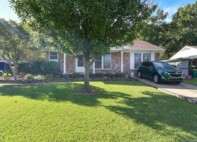 view of front facade with a front yard