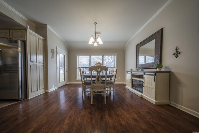 dining area with lofted ceiling, ornamental molding, dark hardwood / wood-style floors, and a notable chandelier