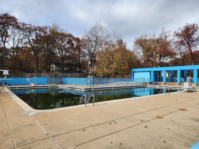 view of swimming pool