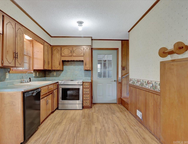 kitchen featuring sink, stainless steel electric range, ornamental molding, and dishwasher