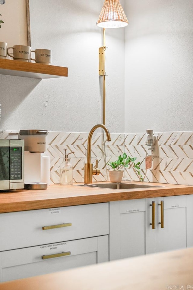 details featuring backsplash and sink