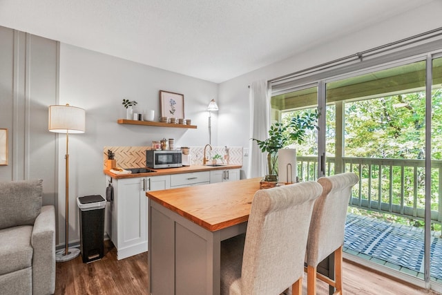 dining area with sink and dark hardwood / wood-style floors