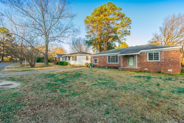 view of front of house with a front lawn