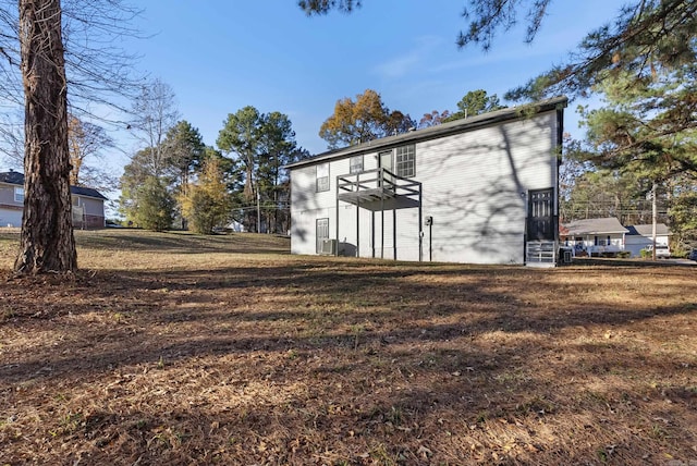 exterior space featuring a lawn