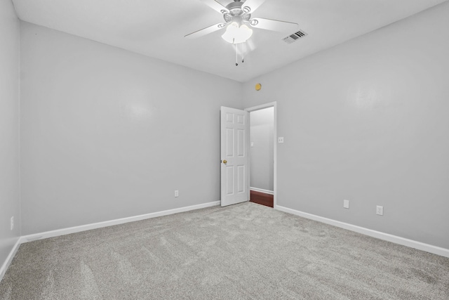 unfurnished room featuring ceiling fan and light colored carpet