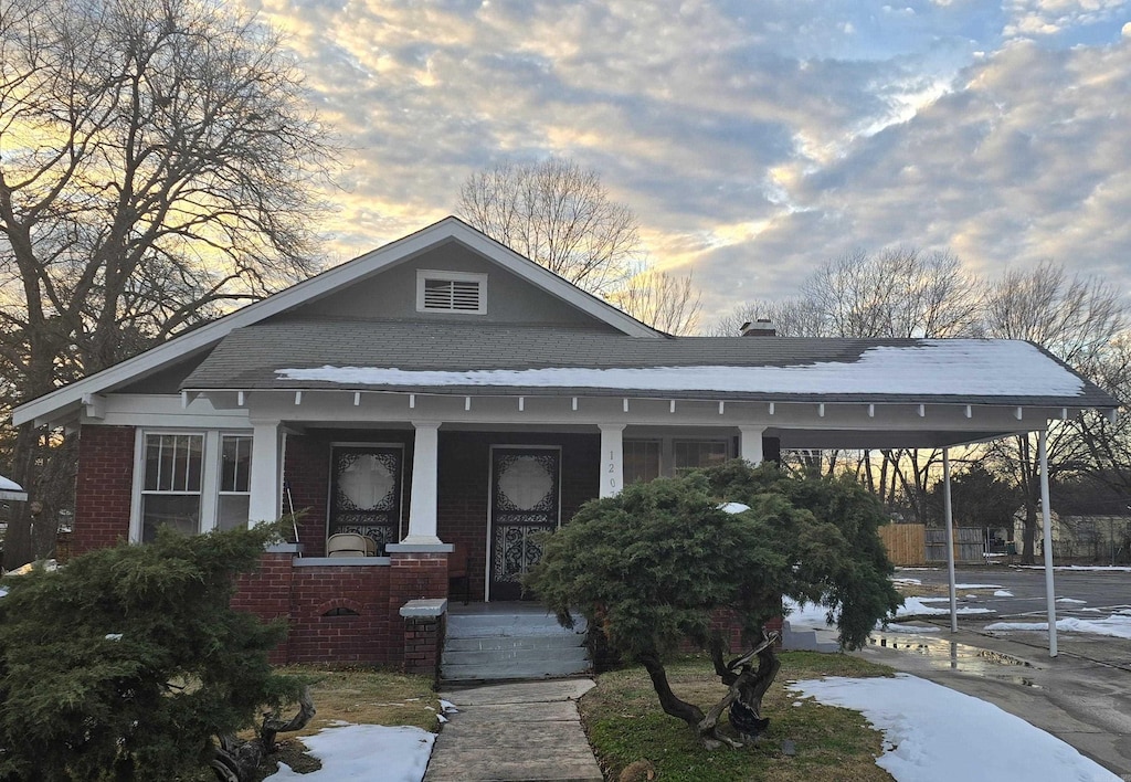 view of front of house featuring covered porch