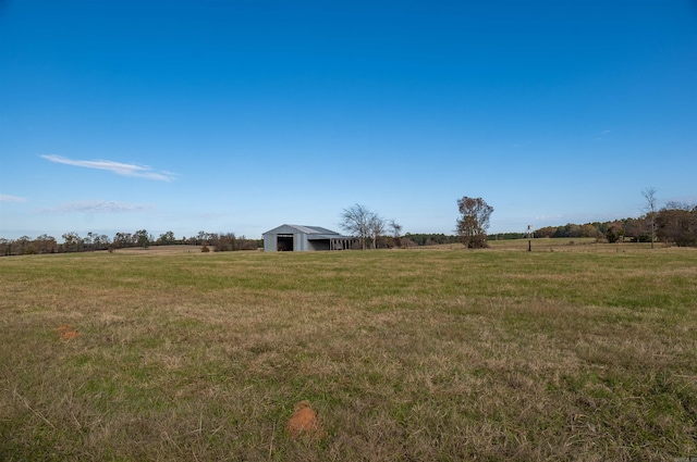 view of yard featuring a rural view