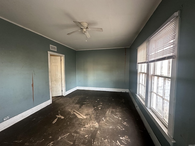 empty room with ceiling fan