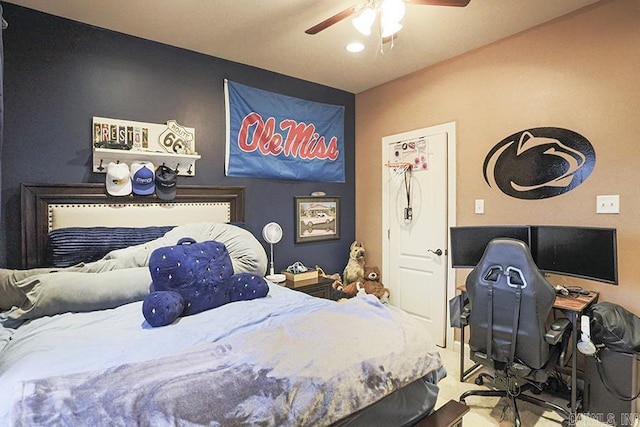 bedroom with ceiling fan