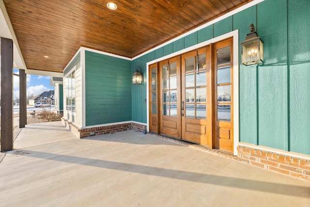 entrance to property with covered porch