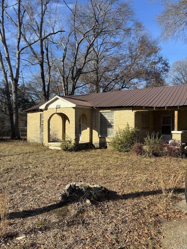 view of home's exterior