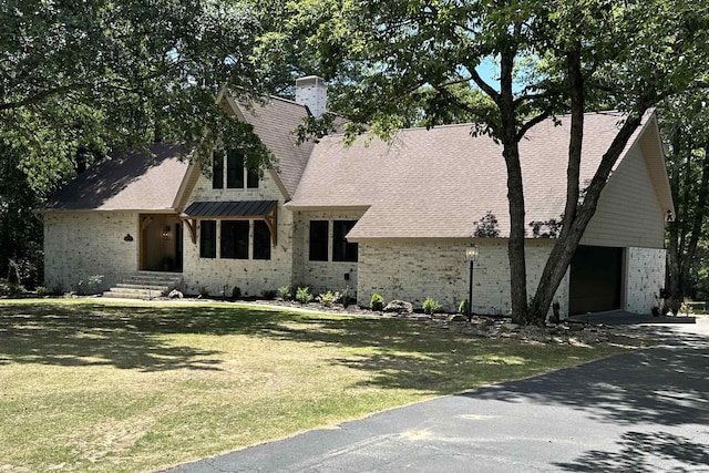 view of front of house with a front lawn and a garage