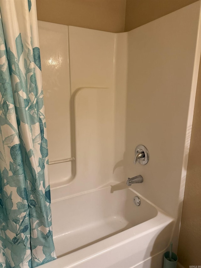 bathroom with shower / tub combo with curtain