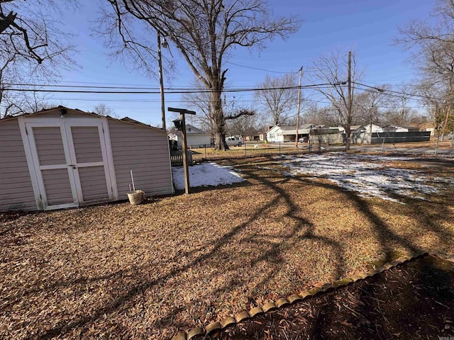 view of yard with a shed