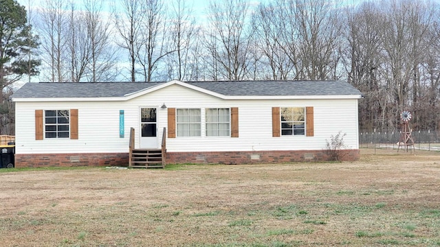 view of front facade featuring a front lawn