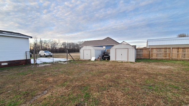 view of yard featuring a storage unit