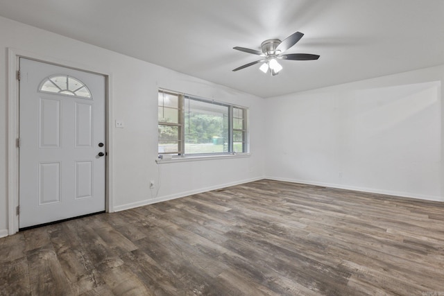 entryway featuring dark wood-type flooring and ceiling fan