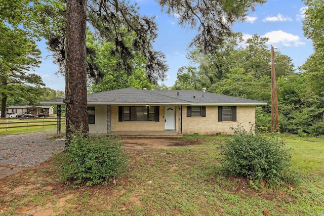 ranch-style house featuring a front lawn