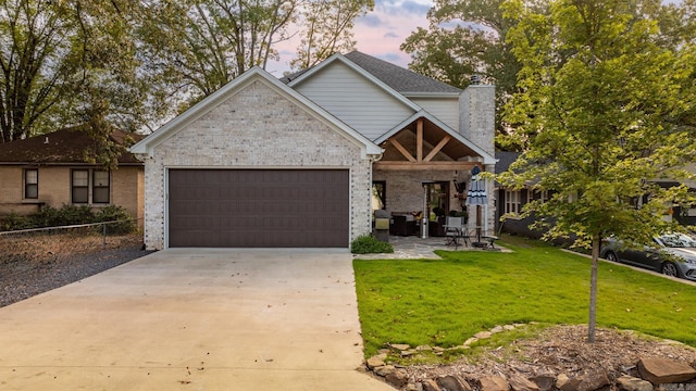 view of front facade featuring a lawn and a garage