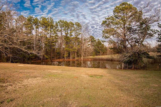 view of yard featuring a water view