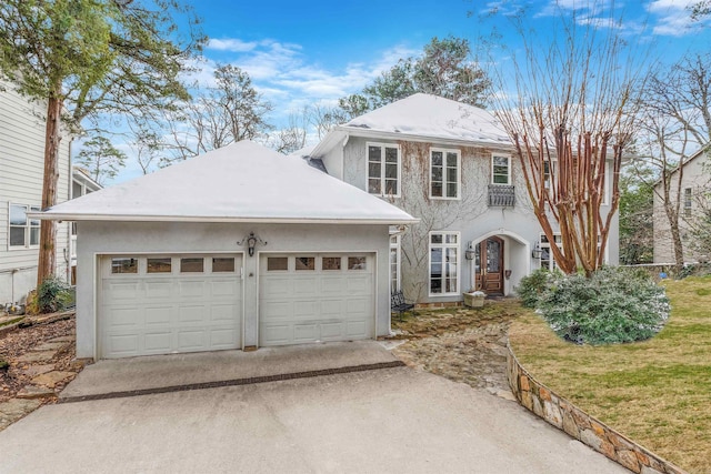 view of front of property featuring a front yard and a garage