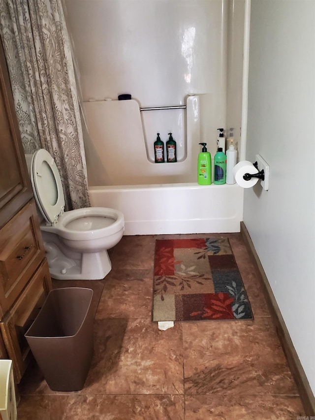 bathroom featuring toilet and shower / tub combo with curtain