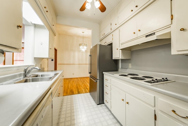 kitchen with sink, white cabinetry, white appliances, ceiling fan with notable chandelier, and hanging light fixtures