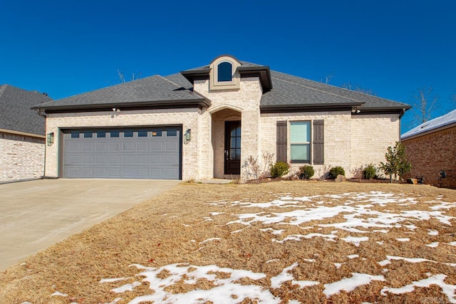 view of front facade featuring a garage