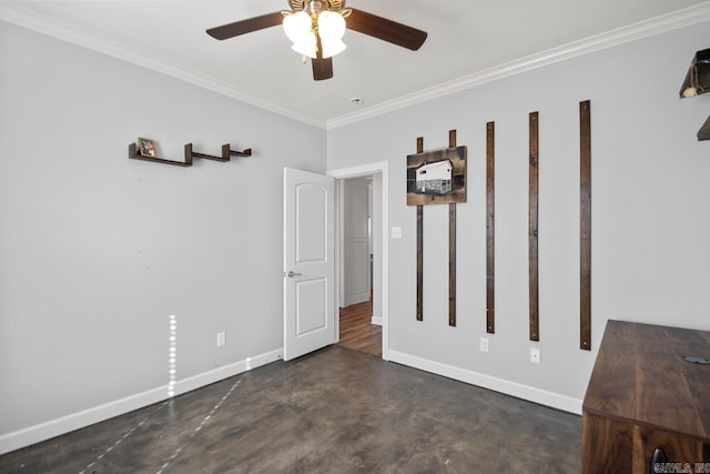 empty room featuring ornamental molding and ceiling fan