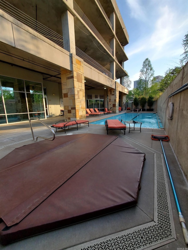 view of swimming pool