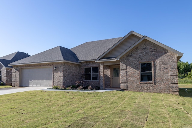 view of front of property featuring a front yard and a garage