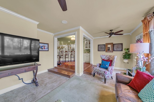 living room featuring ceiling fan and crown molding