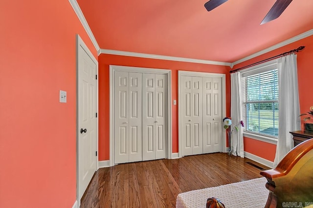 entrance foyer with ceiling fan, ornamental molding, and hardwood / wood-style floors