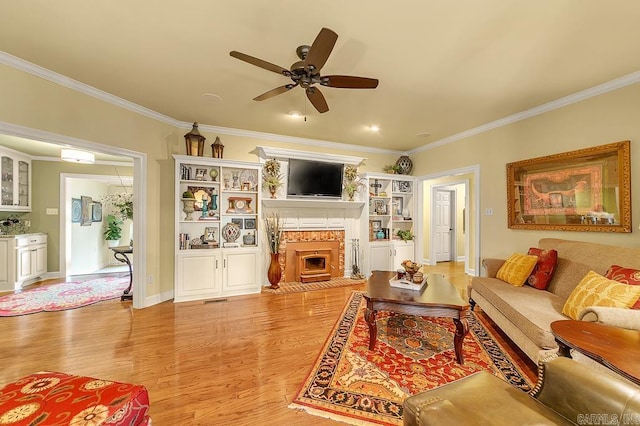 living room featuring ceiling fan, light hardwood / wood-style flooring, and crown molding