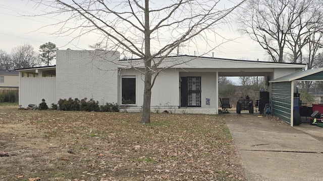 view of front of house featuring a carport