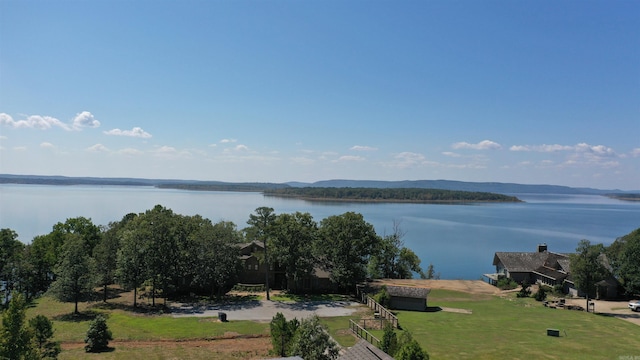 water view featuring a mountain view