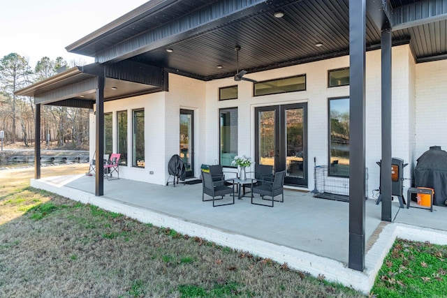 view of patio with ceiling fan