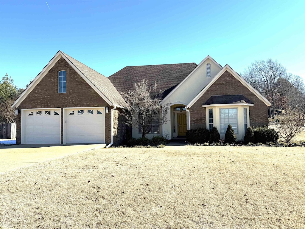 view of front of house with a front yard