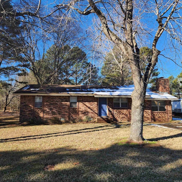 ranch-style home with a front yard