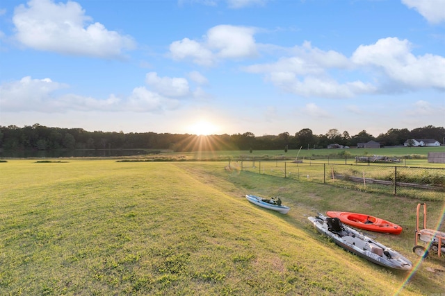 view of yard featuring a rural view