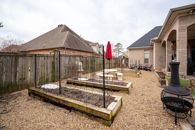 view of yard featuring an outdoor fire pit