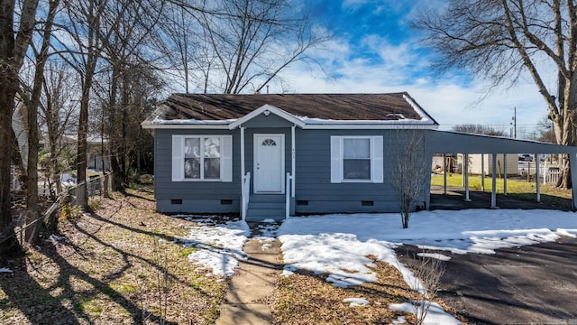 view of front of property featuring a carport