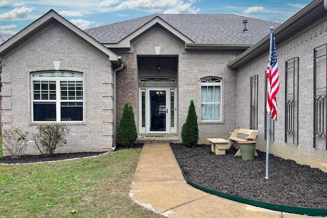 view of front of house with a front lawn