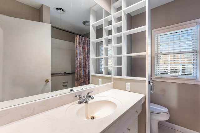 bathroom with toilet, a shower with shower curtain, and vanity