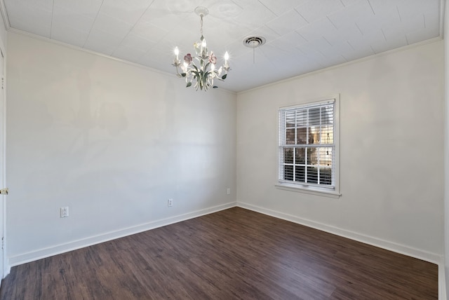 empty room featuring dark wood-type flooring, a chandelier, and ornamental molding