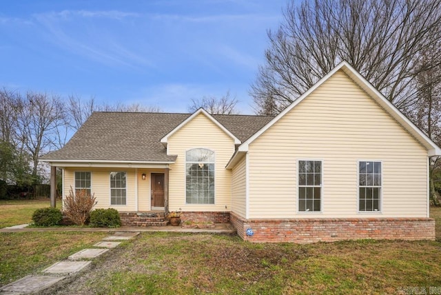 view of front of home featuring a front lawn