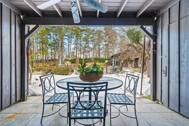 sunroom / solarium featuring ceiling fan