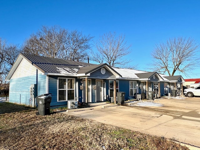 view of front of property