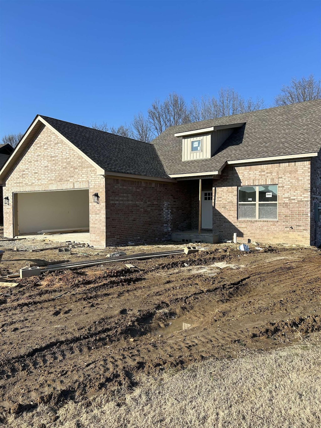 view of front facade featuring a garage