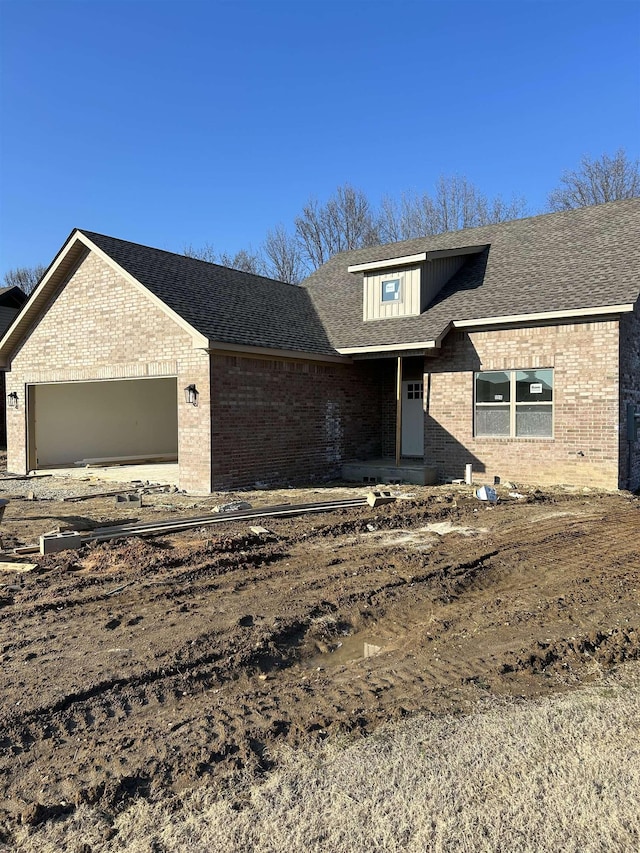 view of front facade featuring a garage